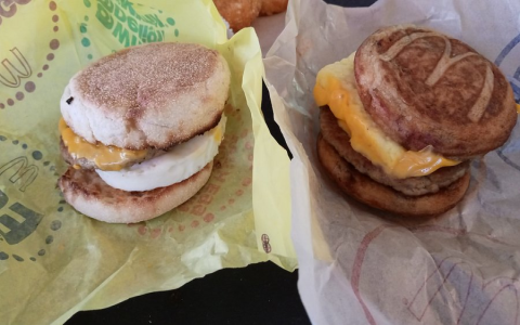 what time does mcdonald’s switch from breakfast to lunch